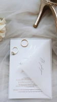eleganckie-zaproszenia-slubne-ze-zloceniem-rosy-glowne-aranzacja