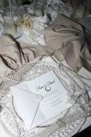 zaproszenia-slubne-kaligraficzne-elegance-stol-u-gory