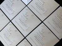 Ekskluzywne Zaproszenia Ślubne z Głębokim Tłoczeniem Kwiaty Premium