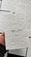 Zaproszenia Ślubne Tłoczone Kwiaty Białe z Nitem Eleganckie Nowoczesne